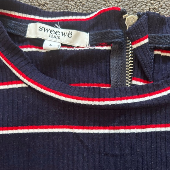 Striped top with back tie - Picture 2 of 6